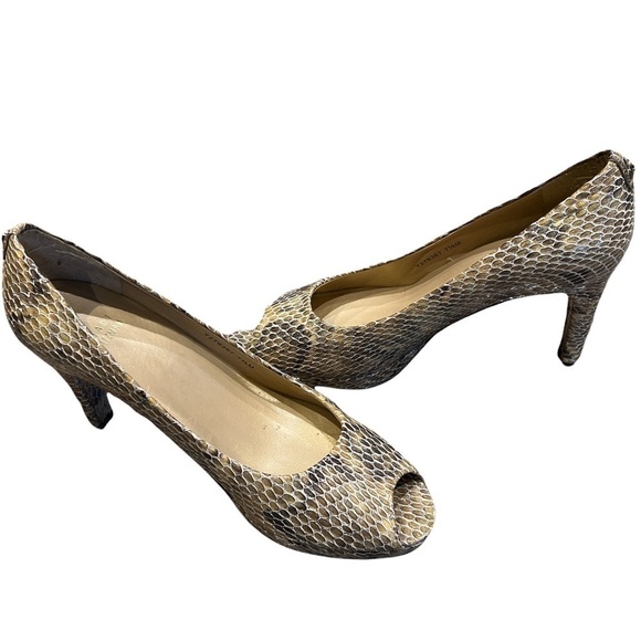 Stuart Weitzman Plainfield platform snake skin peep toe pump heels SZ 7.5 - Picture 5 of 8